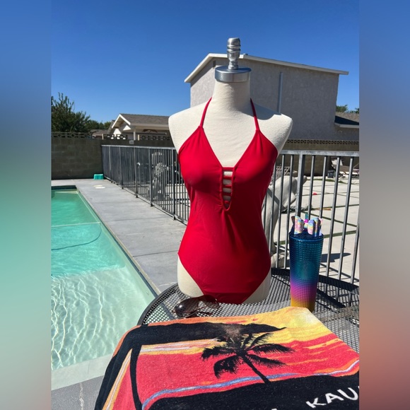 🔥🔥One Piece Red Swimsuit - Picture 4 of 7